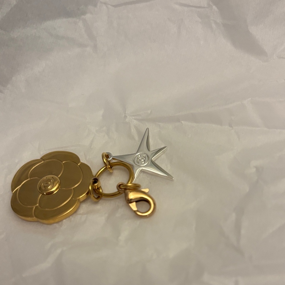 Chanel charm (brand new ) - Picture 3 of 3